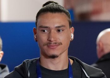 Arne Slot faces major Darwin Nunez decision as Liverpool consider midfield change