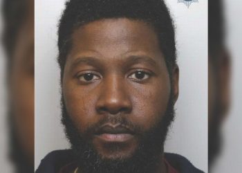 He strangled his girlfriend after looking at her phone